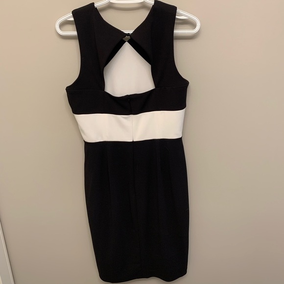 Beautiful Calvin Klein Dress - Picture 2 of 3